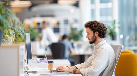 What Is a Flexi Desk in the UAE: Meaning and Full Guide