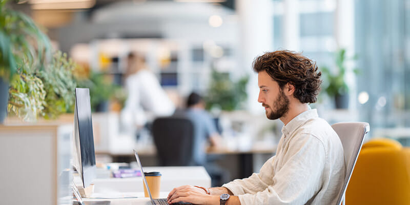 What Is a Flexi Desk in the UAE: Meaning and Full Guide